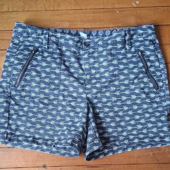 Caslon Size 8 Shorts - Picture 1 of 10